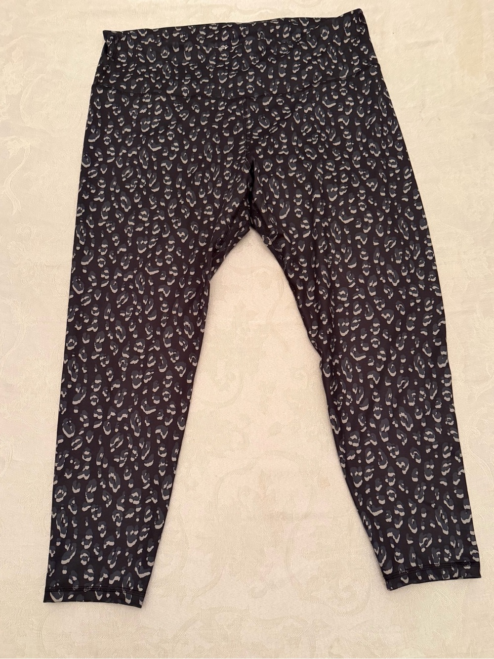 Old Navy Women’s Elevate 7/8 Ankle Leggings Black Leopard Print Size XXL